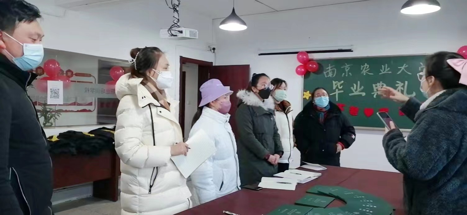 毕业典礼前开会布置工作.jpg